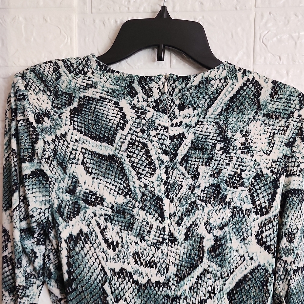 Alexia Admor Green and Black Snake Print Long Sleeve Dress - Picture 8 of 10